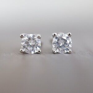S925 5mm 0.50ct Diamond Clear AAAAA CZ 4-Prong Style Stud Earrings Stamped 925